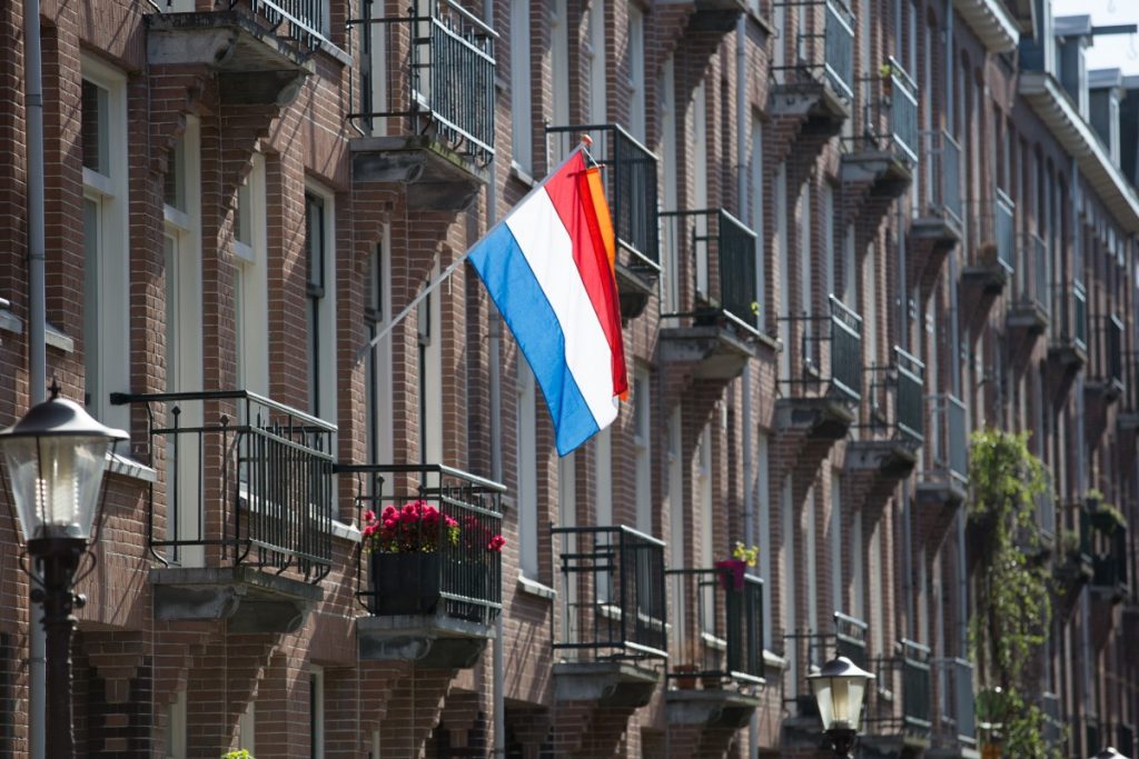 Dutch counts 23 million speakers around the World, with strong communities that keep the language alive. So, let's talk about Dutch.